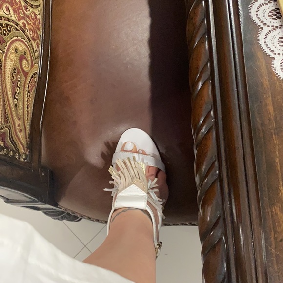 Beautiful Brian Atwood heels!!! Size 8.5❤️👌😍😘🥰 - Picture 4 of 6